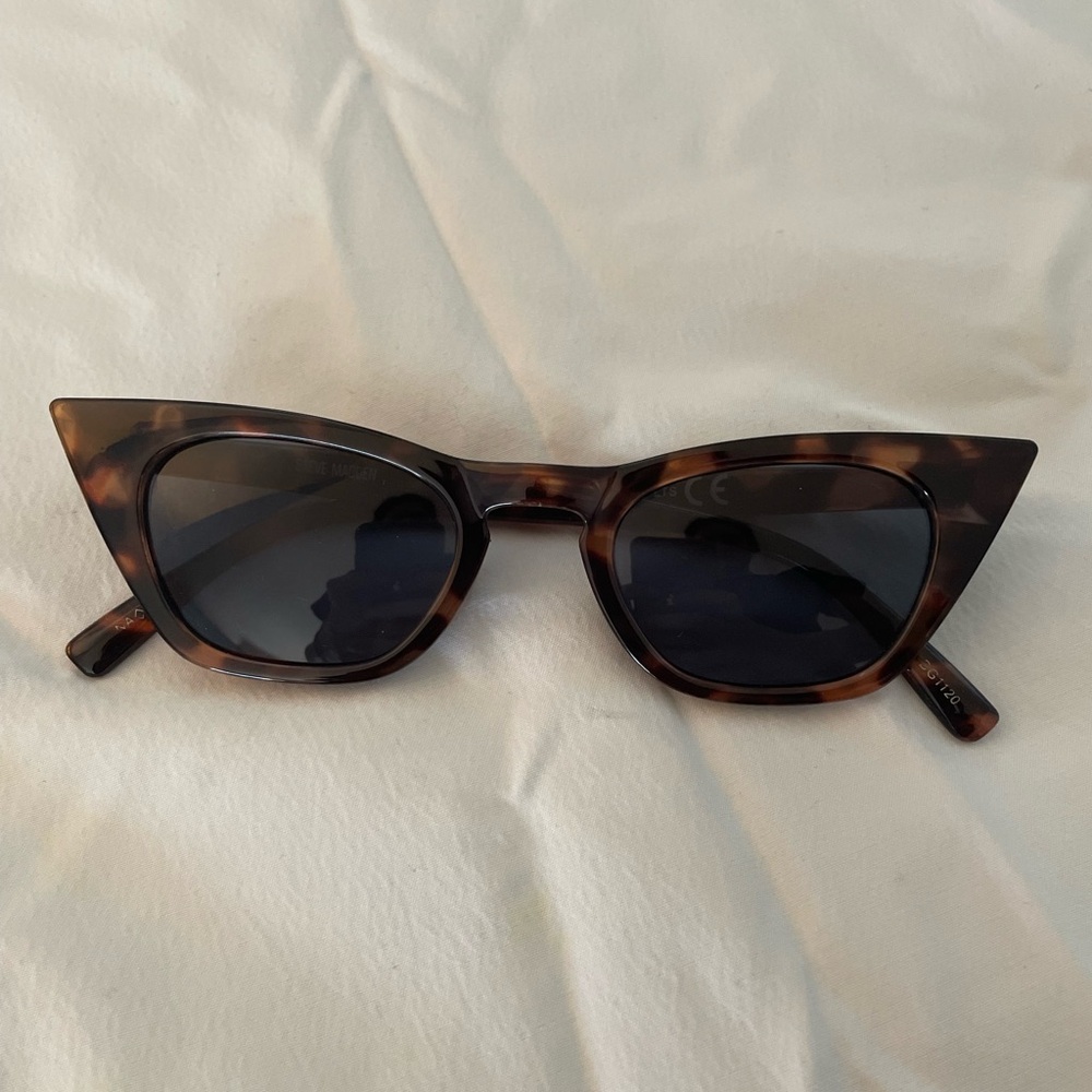 Steve Madden Cat-eye sunglasses